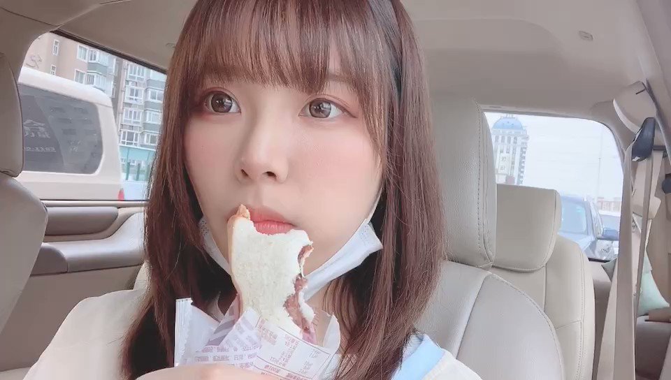 パックっパックパンを食べる🍞