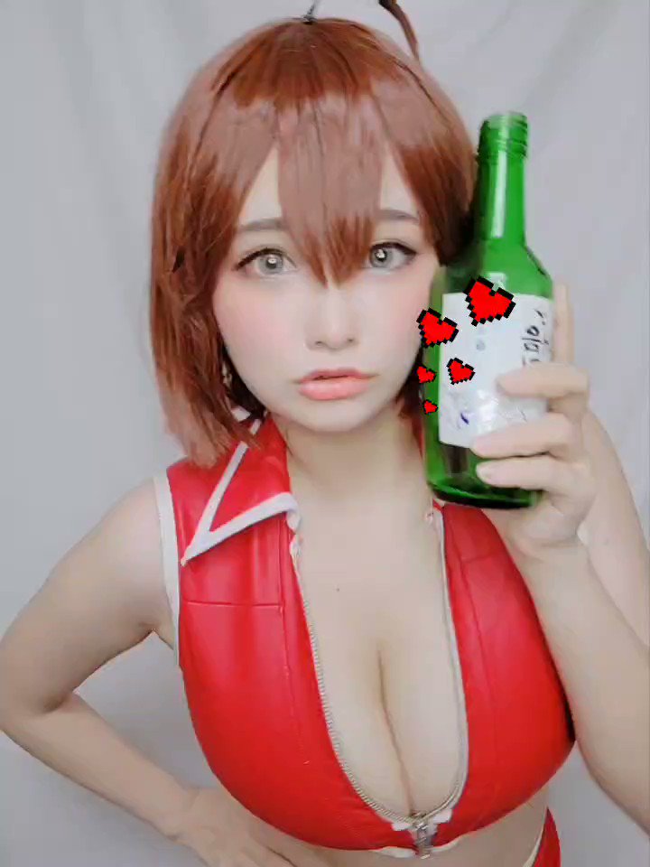 服のファスナーがこれくらいしか上がらないMEIKO🥲