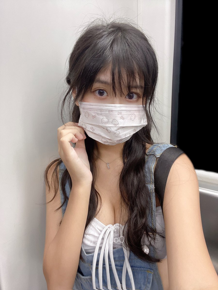 昨天跟小姐妹干饭🥰
没想到分量这么大，我俩加一起才一百五十斤左右，干这几大盆饭🥲