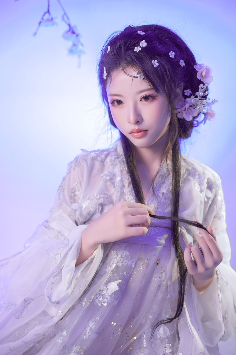 「愿神明偏爱，一切从欢。」