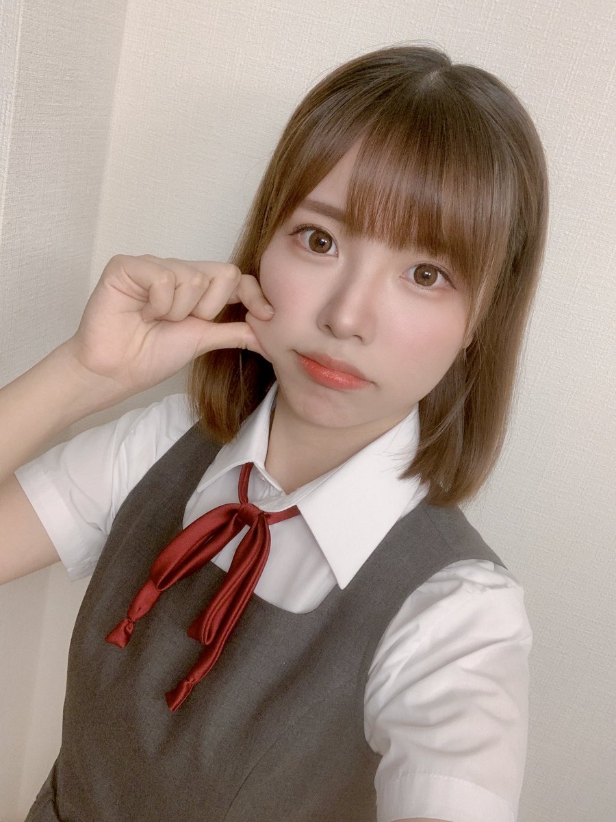 「Liella!生放送」
ありがとうございました✨

6話いっぱい話しました楽しいいい！
ゲームも人生一番テンションの「100点好き」言いました💗これ以上できないです…
そして今週日曜日第7話..！

自撮りは「可可のほっぺをつねてください」ぽく？_(:3」z)_
#lovelive #Liella