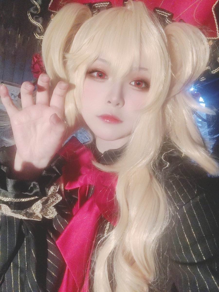 これ以上見ると噛みつきそうだ👿