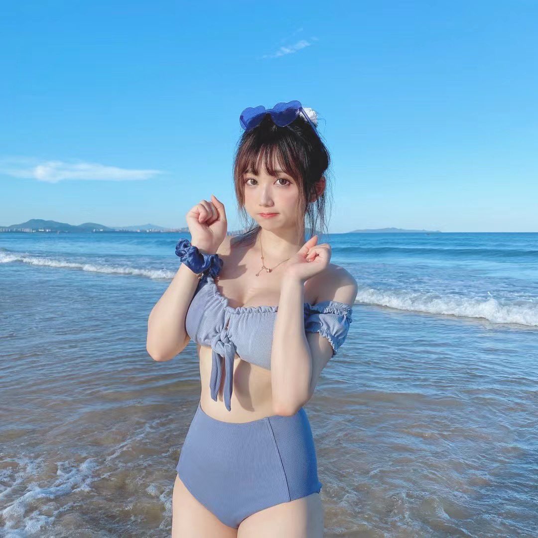刚去三亚还很白，回不去了🥺🥺
Instagram:https://www.instagram.com/asano__kinoko/