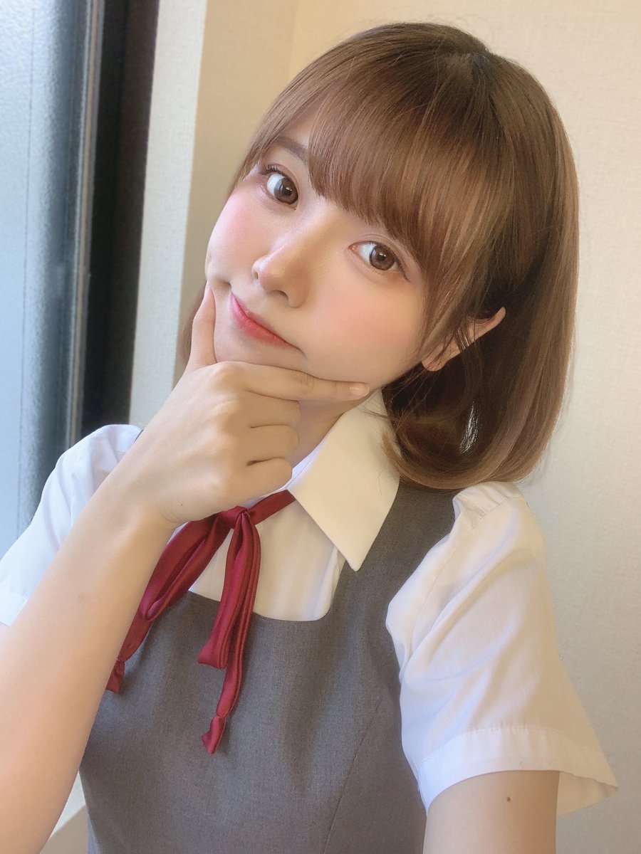 「#Liella!生放送」ありがとうございました✨

今日席順変わって新鮮で楽しかった！！
そして今回ももろもろ満載ですね☺️皆んな沢山お便りありがとう！！引き続きお便り読むこと頑張る💪

今日「グソクムシ」とツーショしたよ🍨🪐
#lovelive