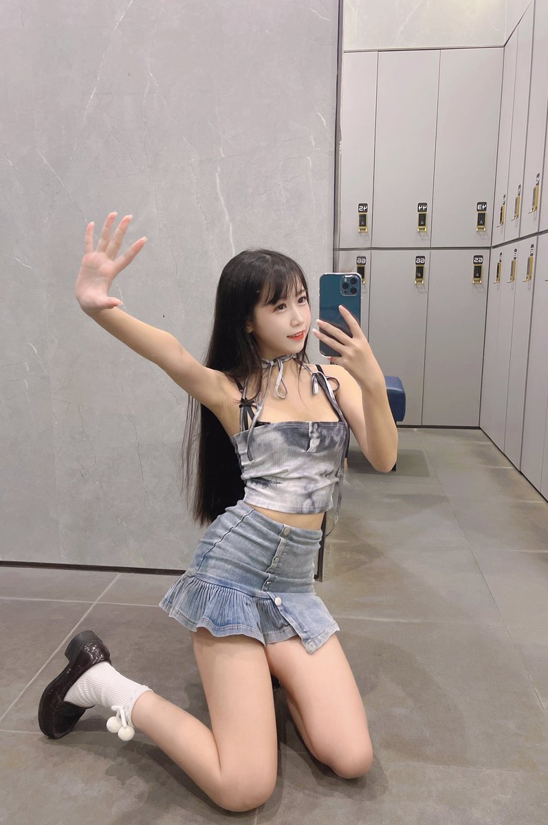 被男人狠狠伤了，封心锁爱了。
（但完全没封住、帅哥、腹肌男、18岁少男可以敲门。）🌚🌚