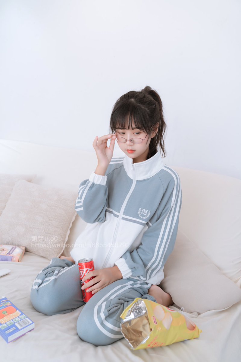 制服のなか中のしたぎ下着はどうですか？