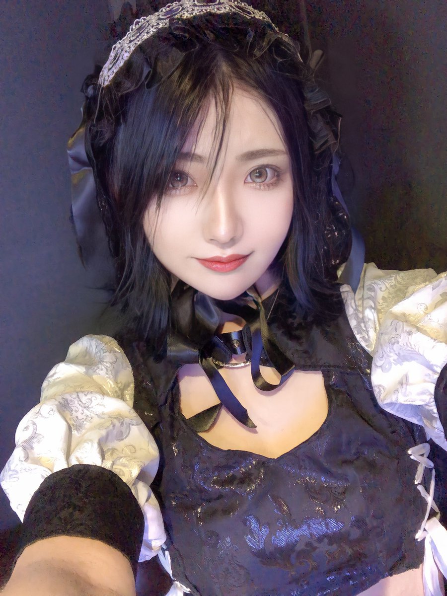 新宿のコンカフェ【RIAZ】さんのお衣装着させて頂いた！アシメントリーの制服めちゃくちゃ可愛い🥲🖤