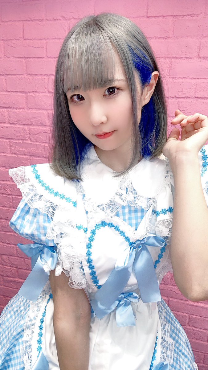 今朝の自撮りでオヤ？と思った方もおられるかもですが！
実は昨日Candye♡Syrupさんで髪をきれいにしていただきました〜！
新しくオープンするコンカフェの制服もお借りして、桃乃じゃないみたいな超超レアな姿になってしまいました😇
IKUさんありがとうございました💙