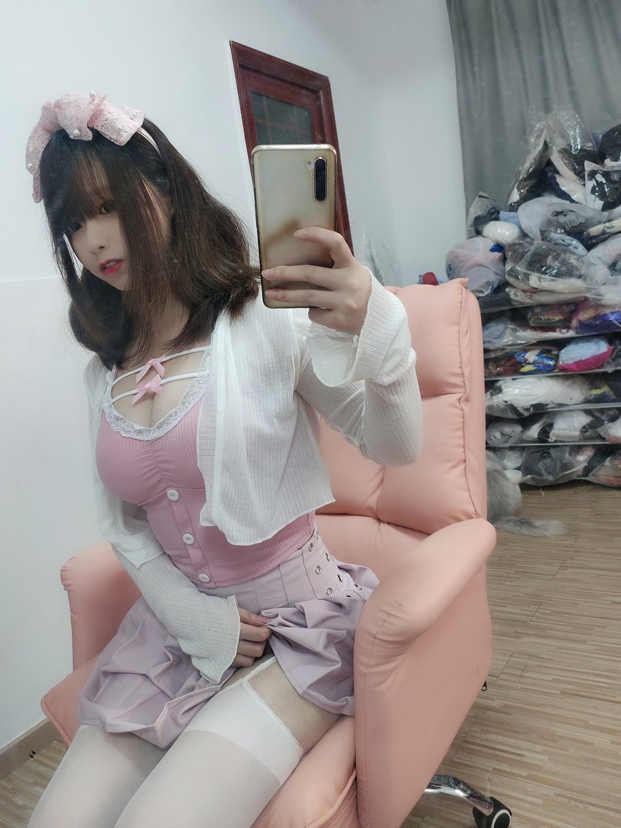 或许，你是喜欢吊带袜的
#白丝 #腿玩年 #乳控