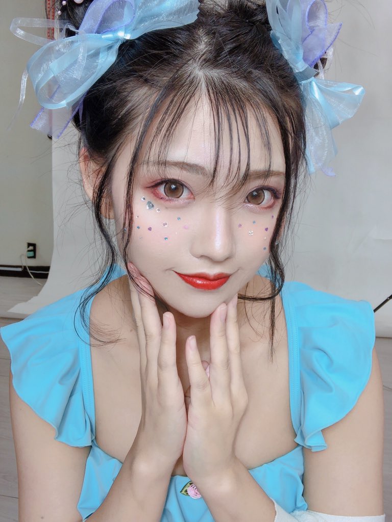 梨乃ちゃんにヘアメイクしてもらった😭💙