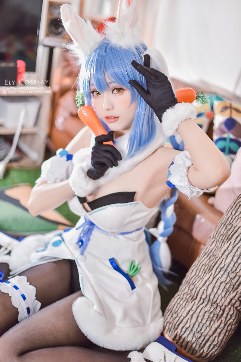 Pekora PEKO~PEKO~PEKO🥕
Full photo set : http://reurl.cc/ZGQQXM

人参いかがですか？🥕
フルー写真 : http://fantia.jp/fanclubs/32687