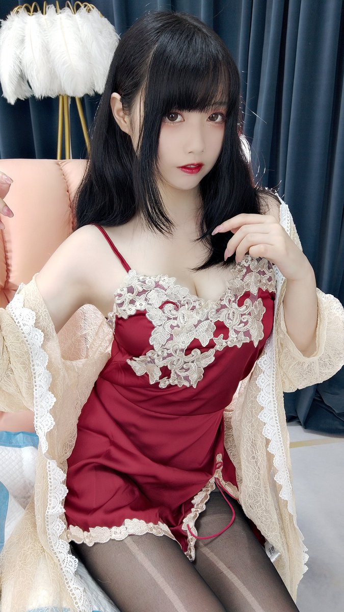 “红色少妇睡衣”