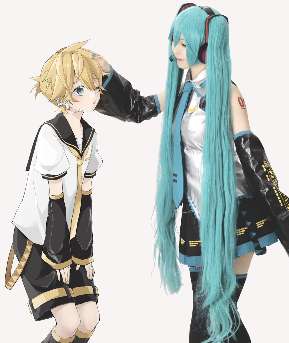 神絵師、れおさん(@reoooooer)とコラボさせていただきました…！
れおさんのレンきゅんと #しらゆきミク 
🍌❄️
写真上でレンきゅんの頭を…撫でてる…私……ッ！！！、！
レンきゅん一生の最推しまじ可愛い天使大好き

#天使の日