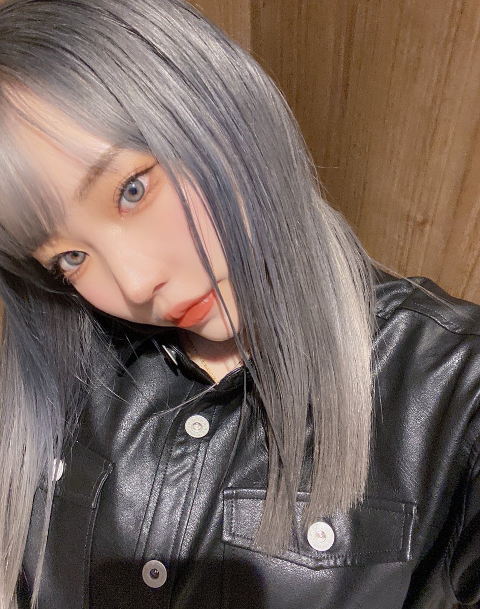 ササッて撮った自撮り！今回もめっちゃ可愛いカラーにしてもらった♡あした楽しみ…!
おやすみなさい〜^_^