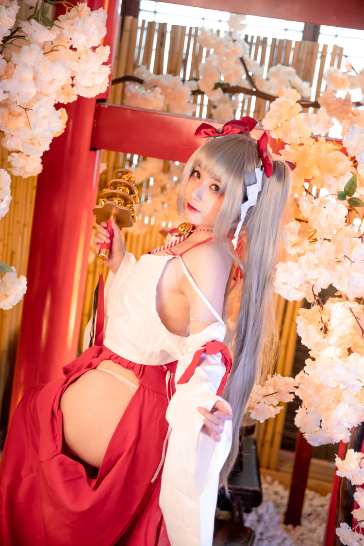 “可畏巫女”

私人vx+福利，b站直播间舰长获得

摄影×后期@舞形零葵-FUTA写真社 
棚子@FUTA写真社_循礼门店 

卷🌸观🐷里啾自拍一套

贝 勾 戳我[爱你]

小蓝鸟  有无🐴   

中奖的宝贝记得私聊我一下

#转发抽奖##自拍# ​#COS[超话]##cosplay##可畏##碧蓝航线#