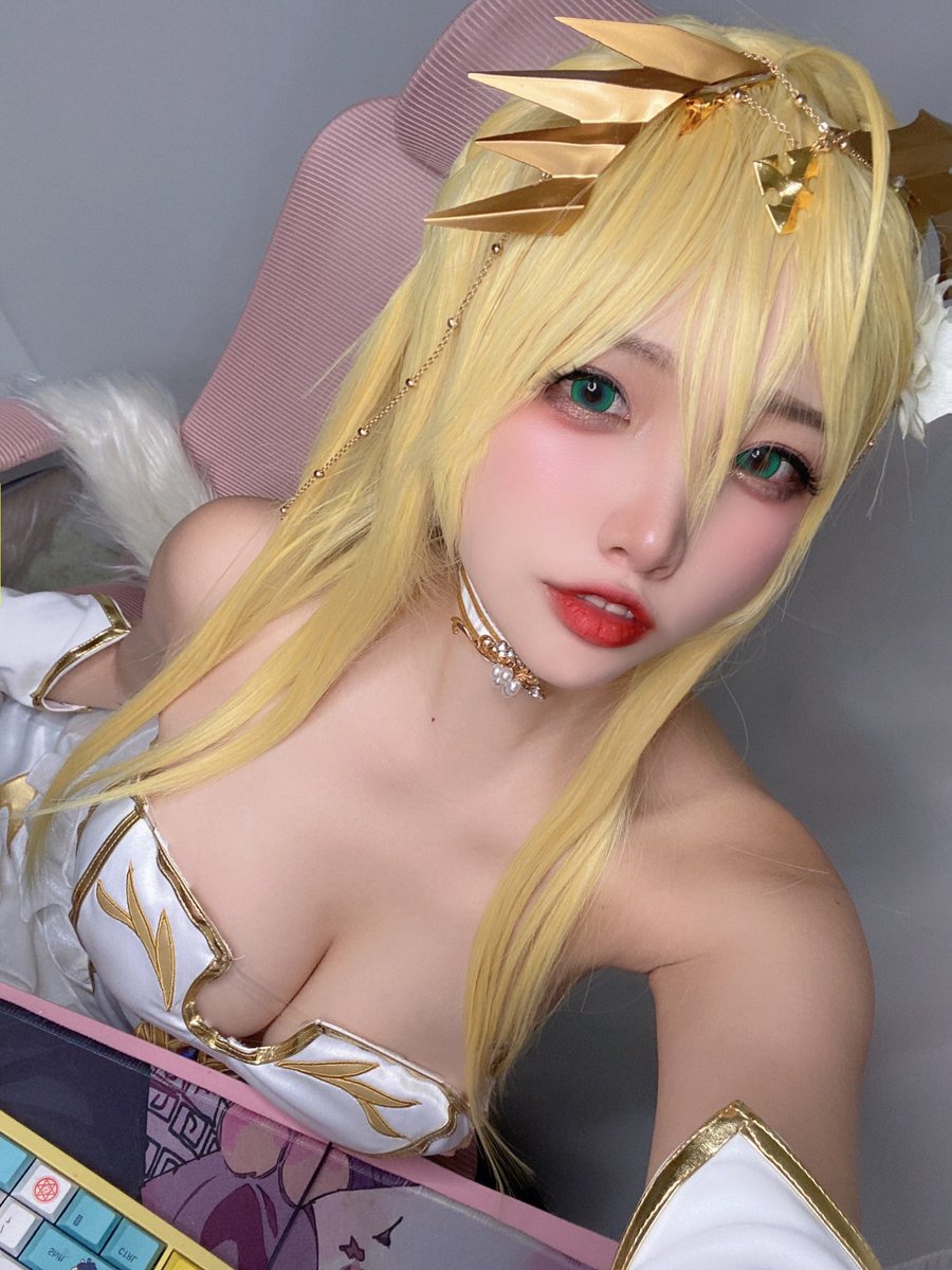 #FGO 
头饰歪了😖
画师@sakiyamama