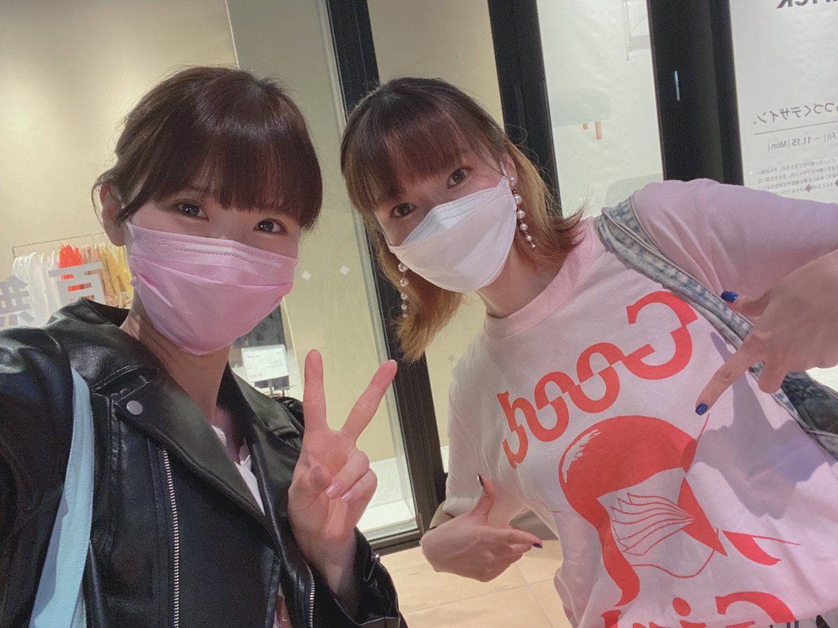 ゆきのんと、ＹＵＫＩちゃんのライブに行ってきた(o・v・o)
念願の生ＹＵＫＩちゃん。
すてきだった！！！