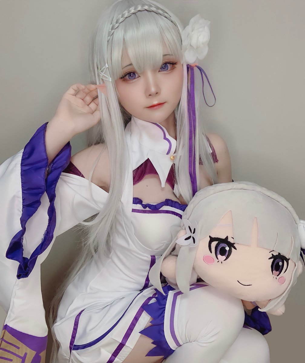 エミリア
ぬいぐるみと一緒に＿