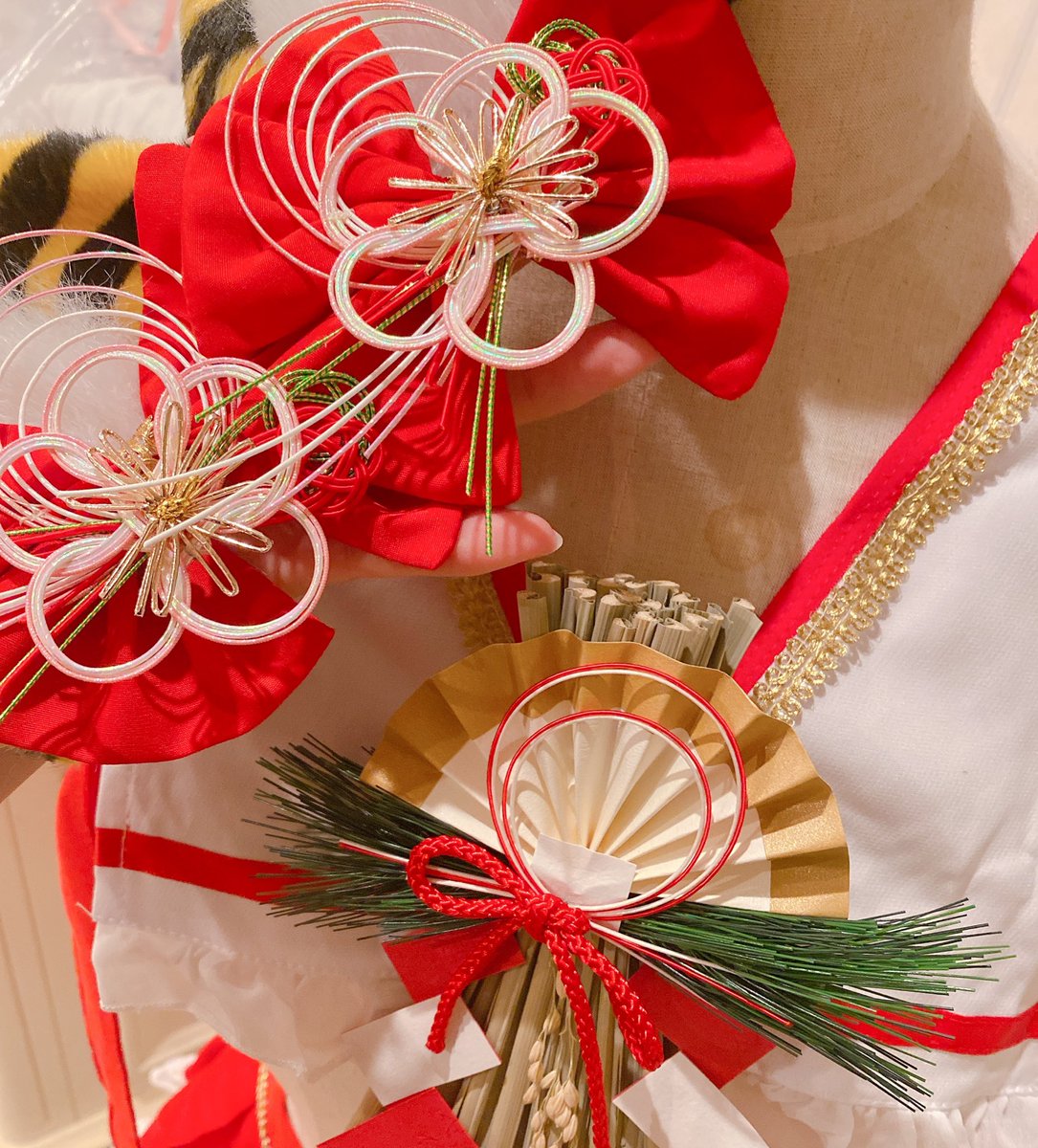 めっちゃめでたい衣装作ってる！笑