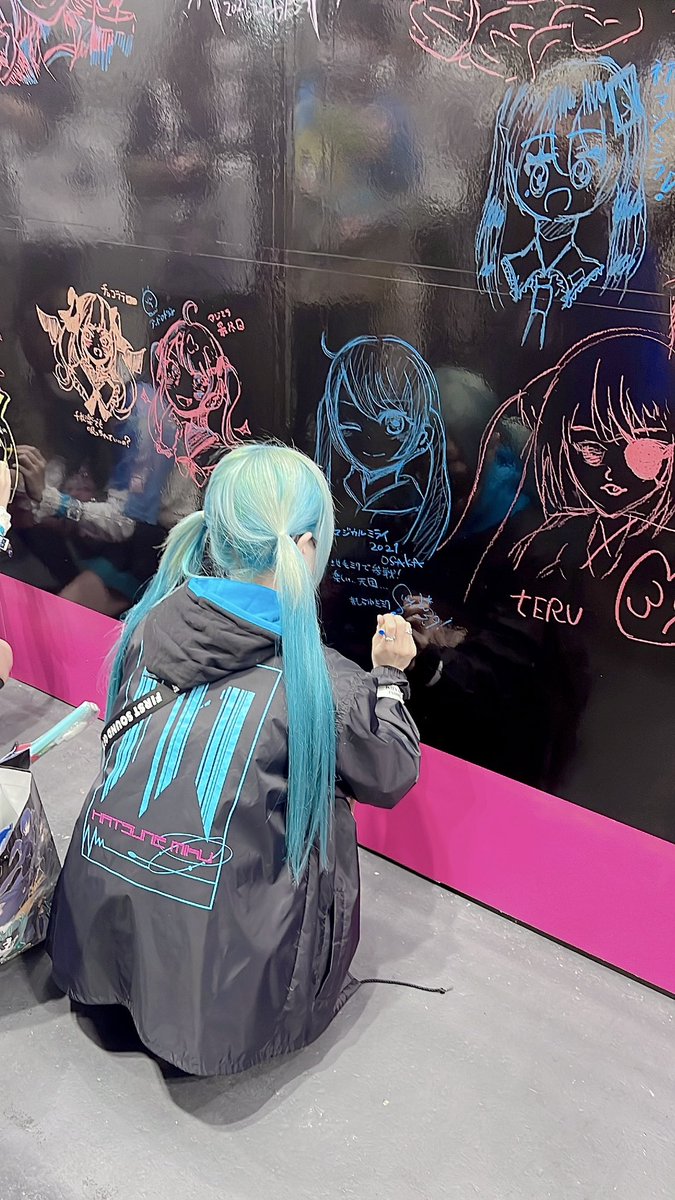 ピアプロの壁描きました❄️

#マジカルミライ2021大阪