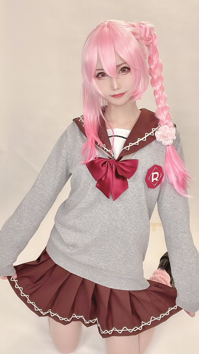 公式制服が完成したので、ロサ(ROSA)のCFリターン品撮影してきました🌹
いよいよCeVIO AI トーク ロサ(ROSA)がもう間もなく発売されます！楽しみ〜！！✨

#ロサ_ROSA
#しらゆきロサ