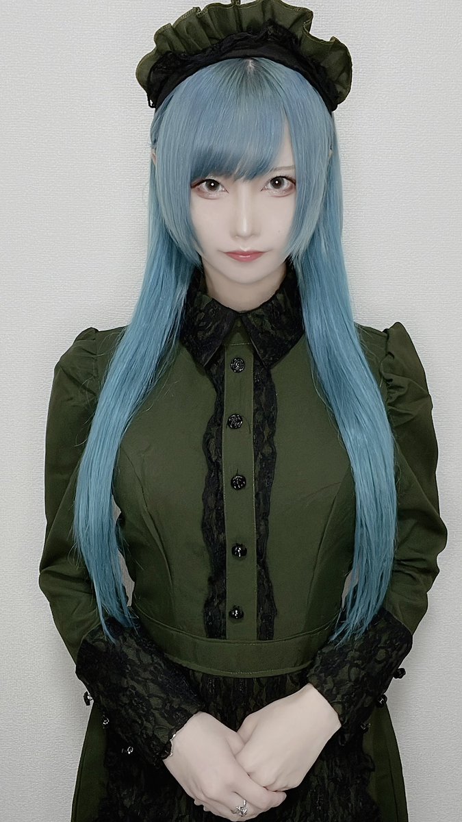 お給仕してあげましょうか？
私、高いですよ