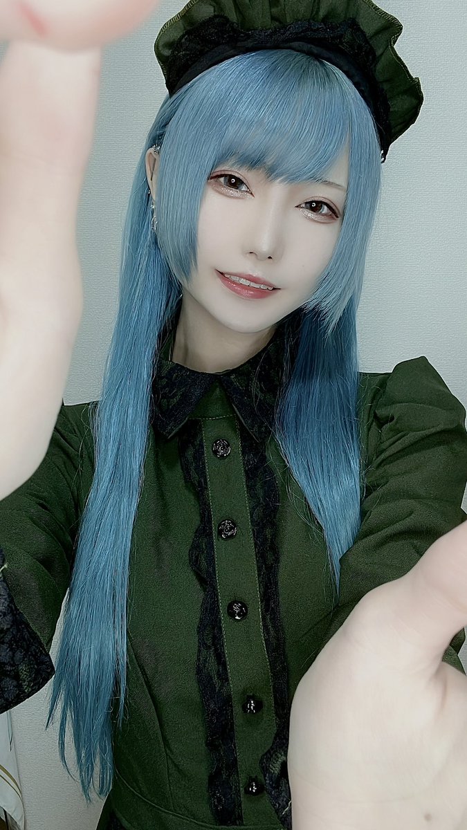 笑顔で絞め殺してくるメイド(？)