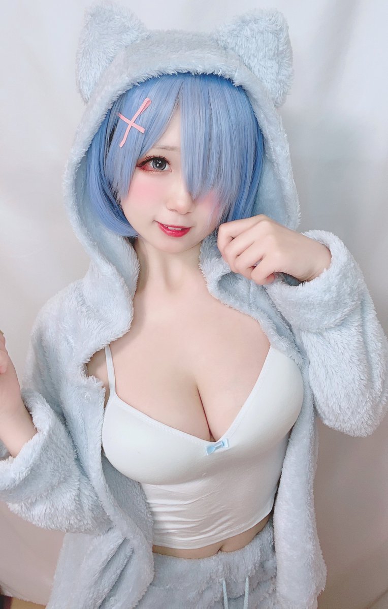 おはよう〜まだ眠いにゃ🐈🎀