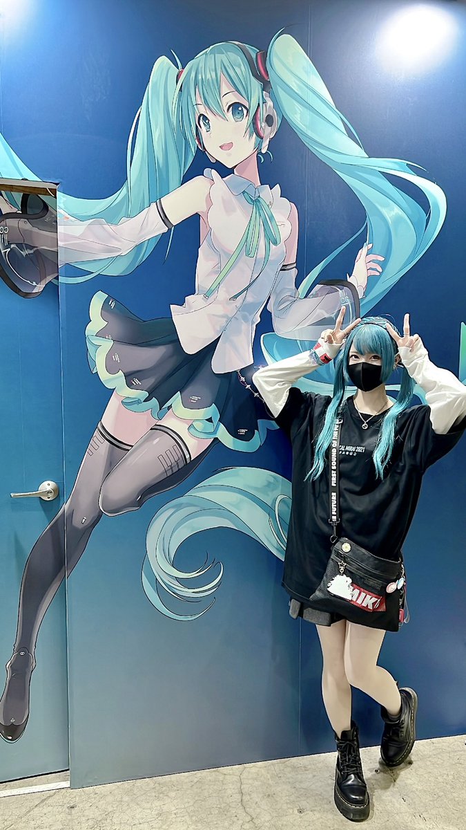 #マジカルミライ2021東京 2日目
今日はゆっくり企画展見て回って、YouTube撮影して、交流してました❄️
今日も沢山のお声掛けありがとうございます😳
明日は夜みくぱ出勤で不参加なので、今年は全通出来ませんが、この2日で120%楽しめました✨
来年は例年以上に本気出す(マジミラ10周年,初音ミク15周年)