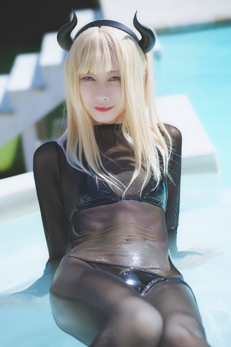 ツヤツヤでテカテカ🖤

photo:@soramimij さん
衣装:@Waimengshe さん