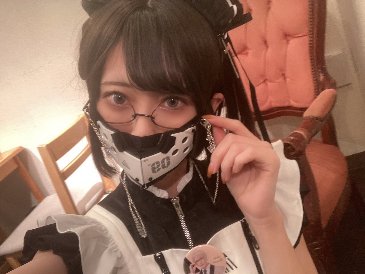本日ありがとうございました…🙏❤️
誰とも写メを撮ってなくて悲しみのルフランです。ブレブレだけどめっちゃオシャレマスクいただいたからこれ！！！！